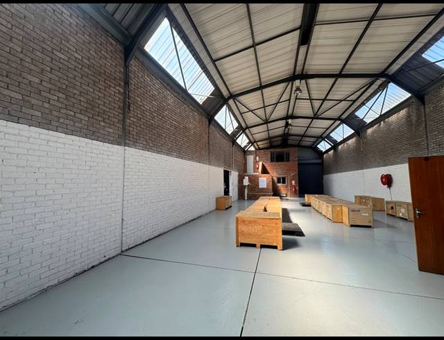 275M² WAREHOUSE TO LET IN SPARTAN